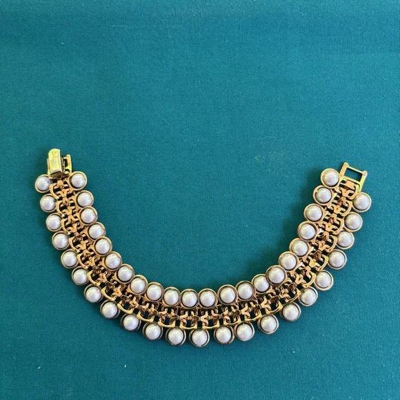 Vintage Avon Faux Pearl Gold Tone Double Row Chain Bracelet 7 1/2 Inches Long