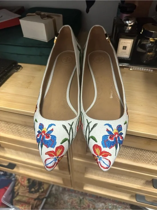 Tory Burch White Embroidered Floral Pointed-Toe Flats