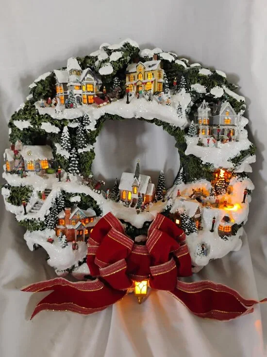 Thomas Kinkade Hawthorne Village illuminated Christmas wreath 2005