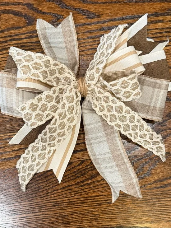 Neutral Burlap and Lace Holiday Wreath Bow