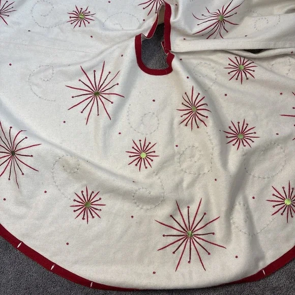 Crate & Barrel Starburst Wool Blend Christmas Tree skirt 54