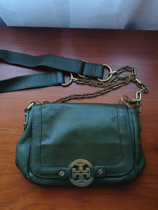 Tory Burch Amanda Leather Logo Crossbody Clutch Bag – Rare Olive Green