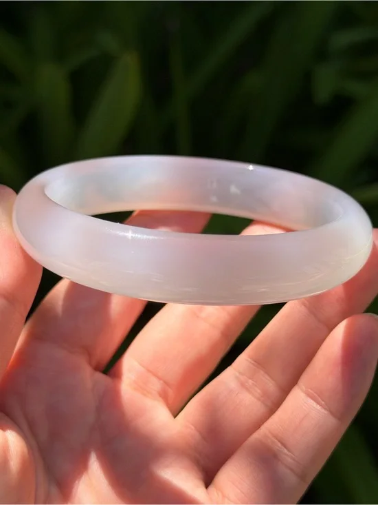 65.5mm inner diameter white agate wide bangle 1660