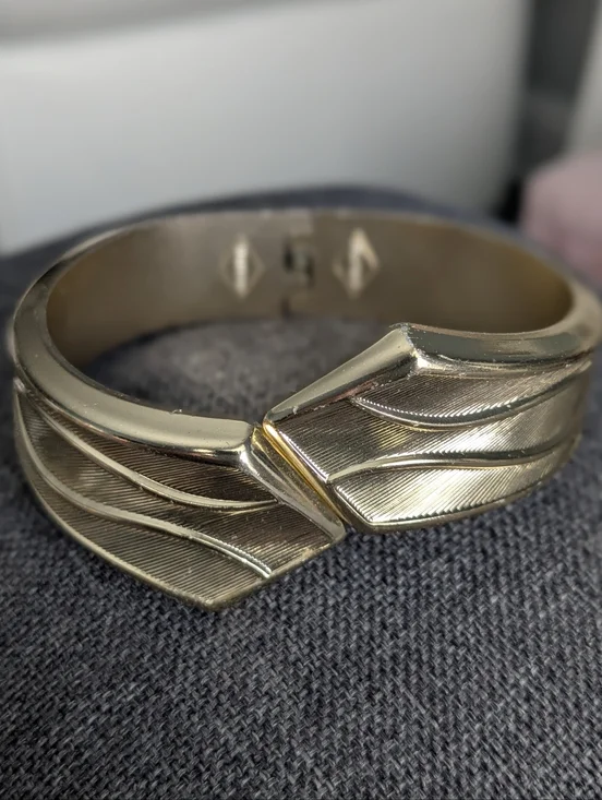 Vintage Sarah Coventry Gold Tone Clamper Bracelet | Hinged Bangle