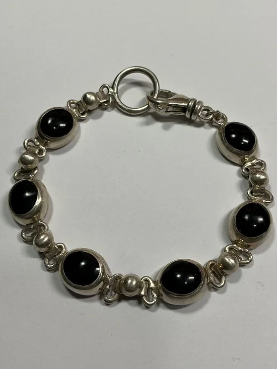Sterling Silver Oval Shaped Black Onyx Link Bracelet. 7 inches long