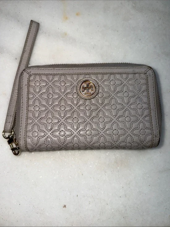 Tory Burch Bryant Quilted Wristlet/Wallet