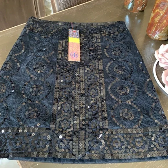 Tory Burch Isis pencil skirt. NWT. Retail 348‎