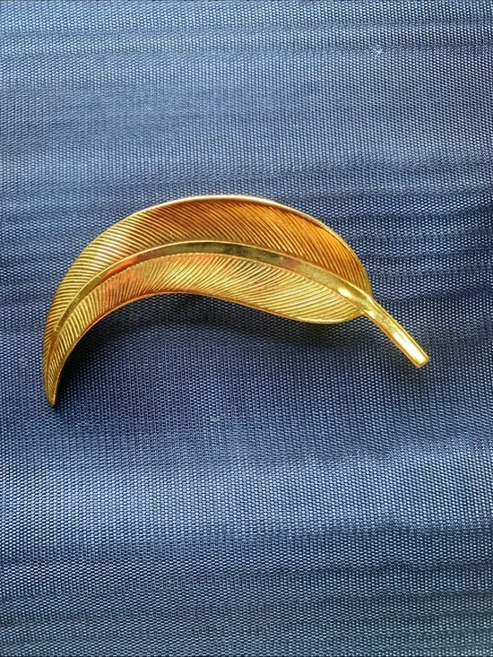 Gold Leaf Brooch Pin - Elegant Feather Design