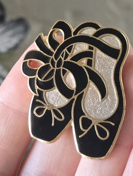 Vtg 80s 90s Black Enamel Cloisonné Ballet Slippers Brooch By Fish Enterprises/UK