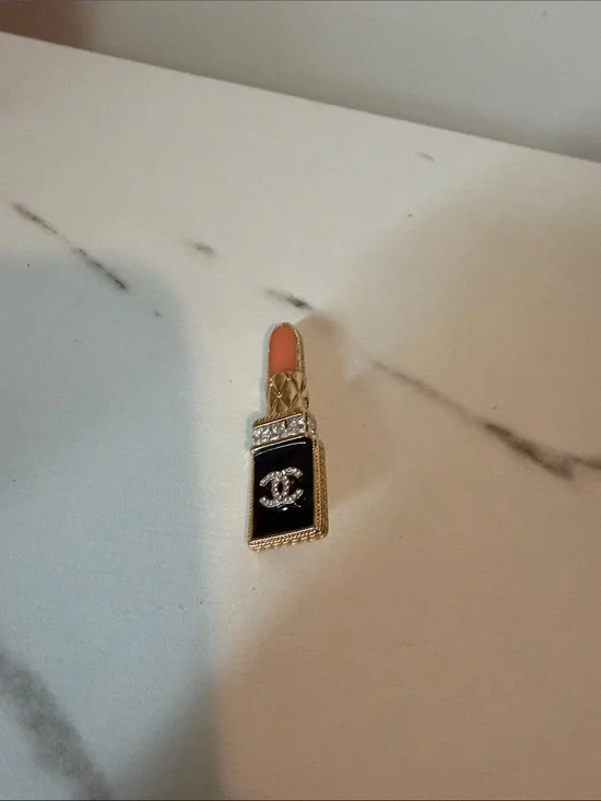 Fashion Black, Gold & Coral Lipstick Brooch
