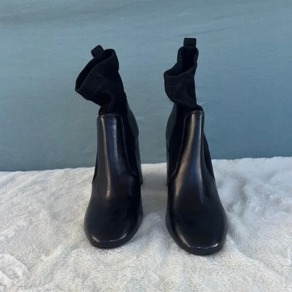 EUC Tory Burch Black Heeled Boots Sleek Design Sz 9.5 Women Leather Sock Bootie