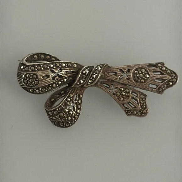 Elegant Bow 925 Sterling Silver Brooch