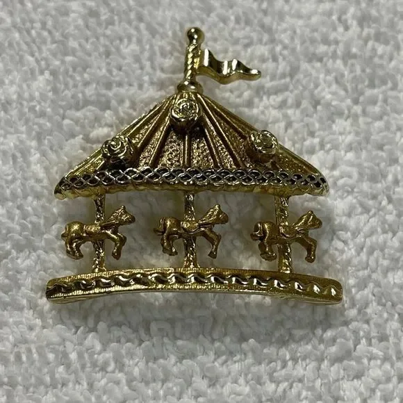 Vintage Carousel ornate gold tone large minamal wear
