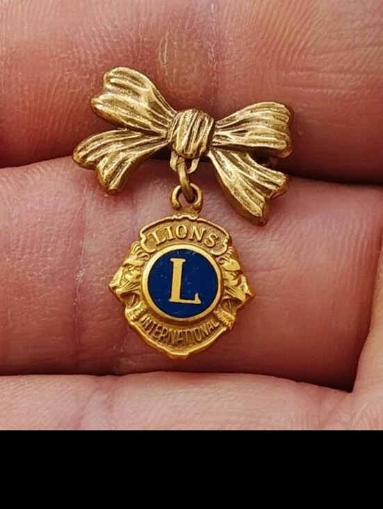 1950s Lions Clubs International Ladies Bow Knot Pin With Dangling Charm