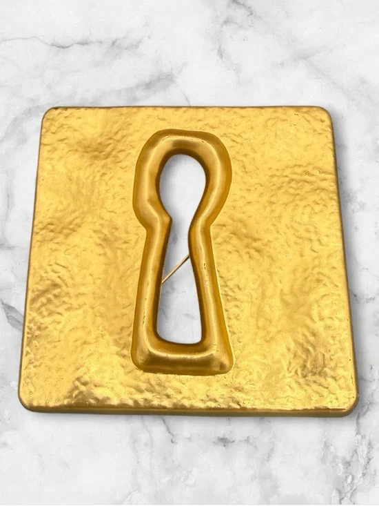Gold-tone Keyhole Vintage-Style Statement Brooch