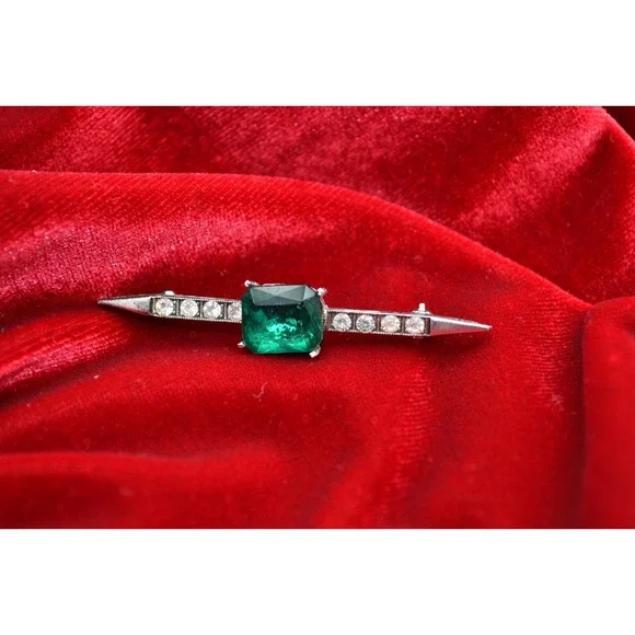 Vintage Art Deco Style Emerald Green Glass Rhinestone Silver Tone Bar Brooch Pin