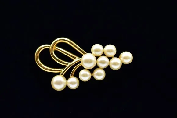 Napier Vintage Pin Brooch Gold Tone Imitation Pearl Cluster Signed 1980s Bin5