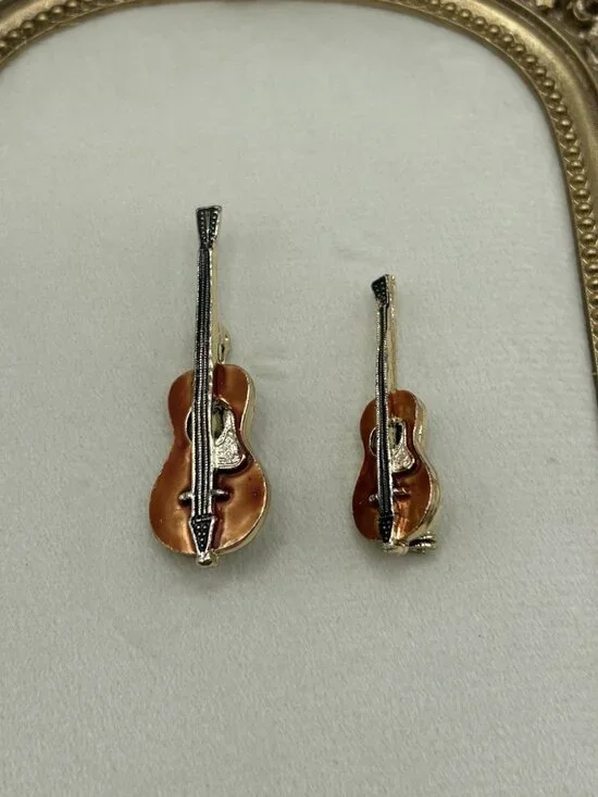 Vintage Guitar Brooch Pin Brown Enamel Gold Tone Set Of 2 Large And Small
