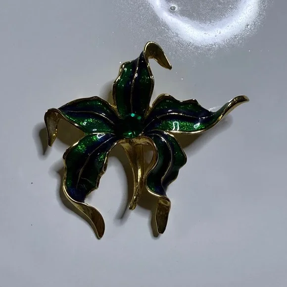 Flower Brooch Green Enamel Gold‎ Tone Floral Pin Vintage Style Jewelry