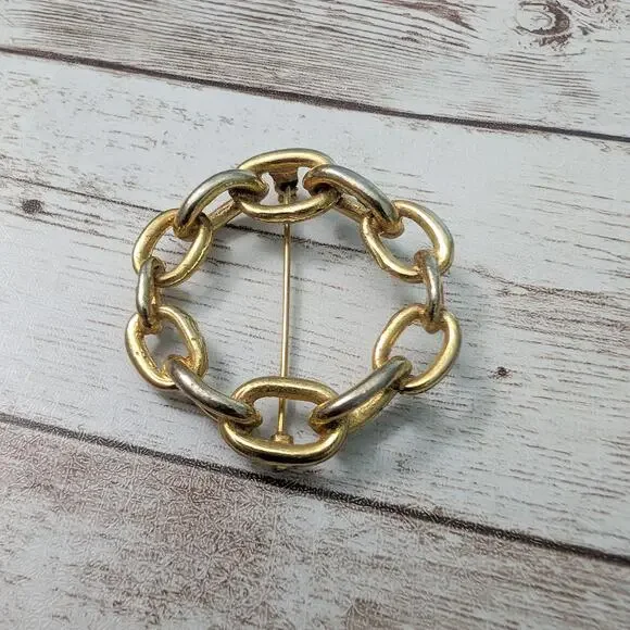 Vintage Brooch / Pin - Chain Design Circle 1 & 5/8