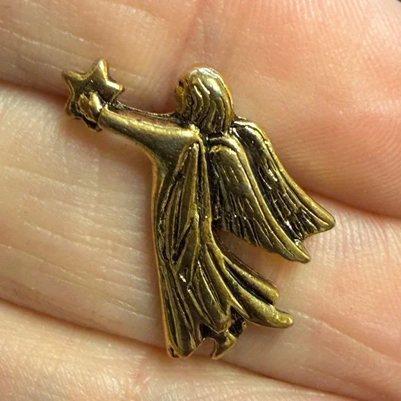 Vintage‎ Gold Tone Angel Holding Star Lapel Pin Celestial Religious Christmas