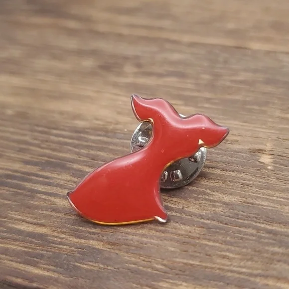 Red dress society pin vintage‎ B509 lady in red