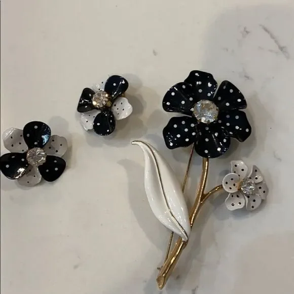 Vintage Avon 3 Piece‎ Pin and Earrings