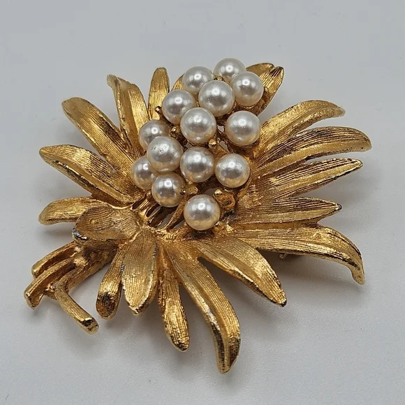 VINTAGE Matte Gold Tone Faux Pearl Sunburst Flower Brooch Pin MCM