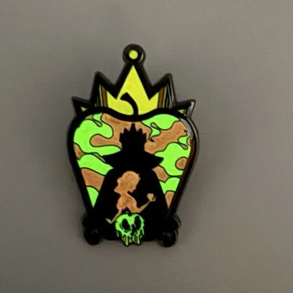 Loungefly Disney Villain Silhouette GITD Blind Pin- SNOW WHITE & EVIL QUEEN New