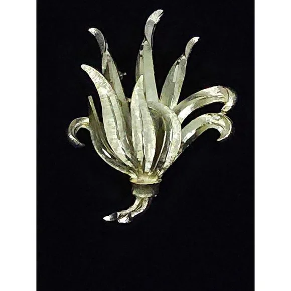 Vintage Gold Tone Womens Brooch Pin Size 3 in‎