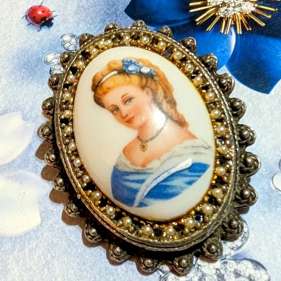 Vtg Limoges Made In France Hand Painted Victorian Lady Pendant Brooch
