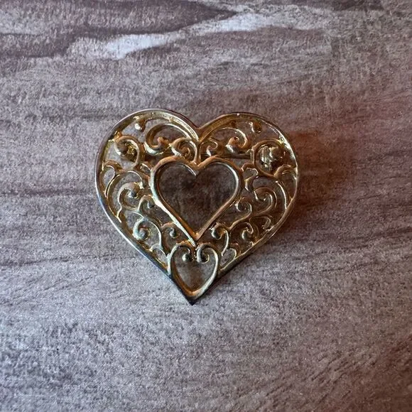 Vintage Pin Brooch Gold Toned Filigree Heart Design Romantic Swiftie Coquette