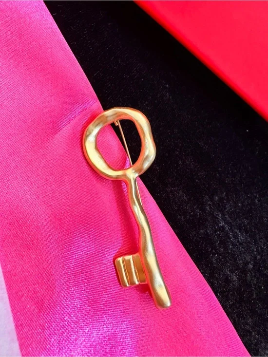 Schiaparelli insp Gold Key Pin Brooch