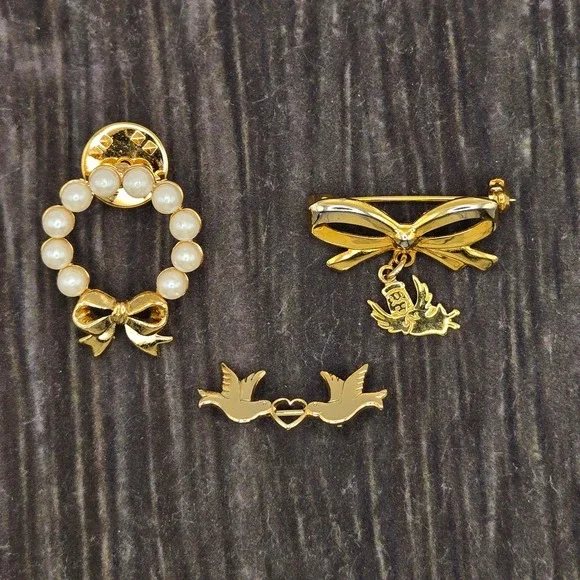 Vintage Gold Tone Brooch Pin Set Faux Pearl Wreath Angel Bow Love‎ Birds Heart
