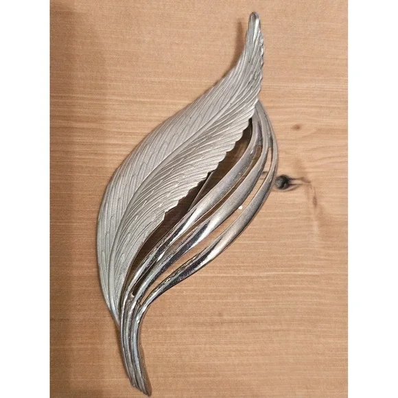 Vintage Silver Tone Large Leaf Textured Brooch Pin Fall‎ Jewelry