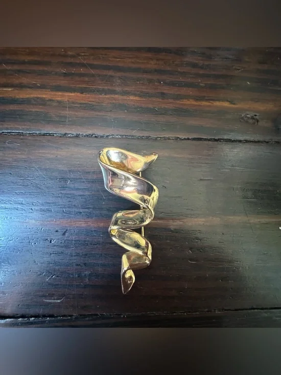 Vintage squiggle gold tone brooch