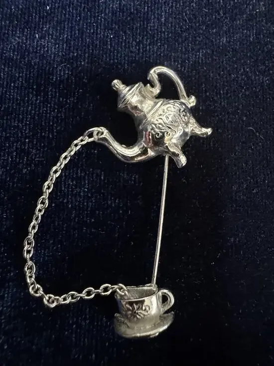 1981 Avon Colonial Tea pot Pin Chatelaine Brooch
