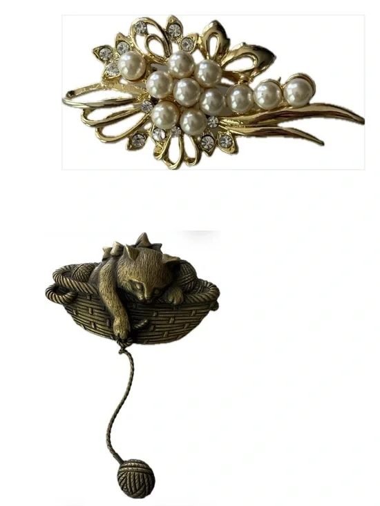 Lot of 2  Vintage Brooches  Women Jewelry