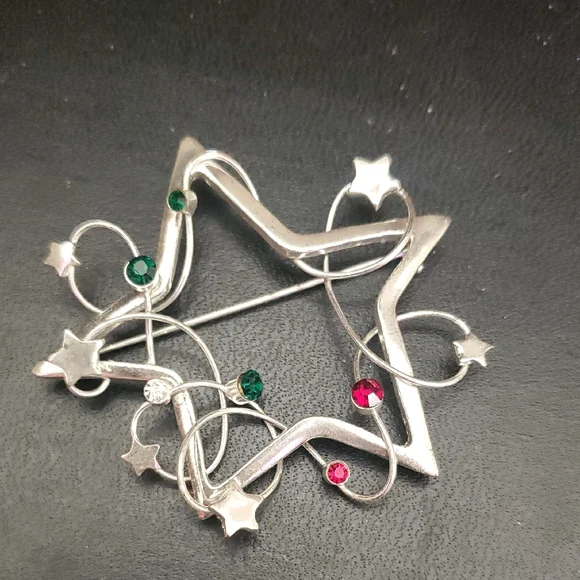Silver Star Brooch with Gem Accents DZ777