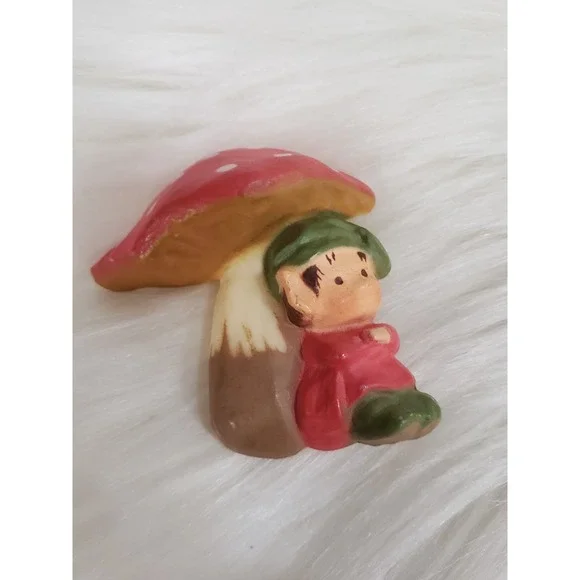 Hallmark PIN Vintage PIXIE ELF Sitting Under‎ MUSHROOM Brooch 1978 RARE Mod 70s