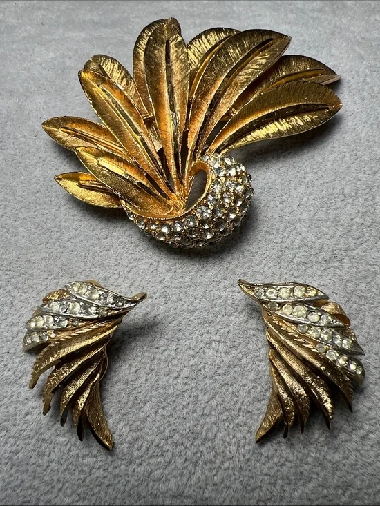 Capri Angel Wings Earrings & Brooch Set Vintage