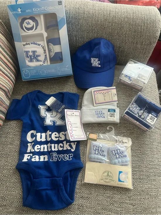 Source Unknown Royal Blue Kentucky Baby Fan Set with White Knit Hat
