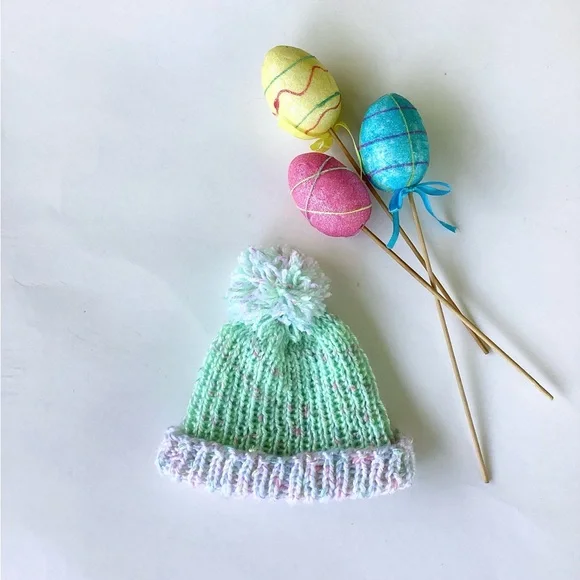 Hat Beanie Baby Pom Pom Green White Knit Pastel Spring Easter