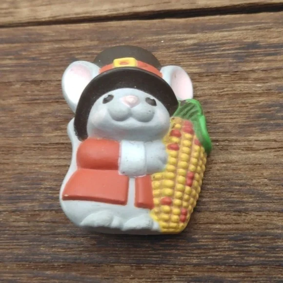 Pilgrim mouse harvest brooch‎ B208