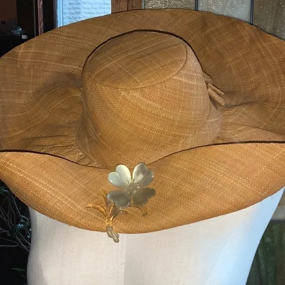 Beautiful Vintage 1930s Bakelite Flower Brooch