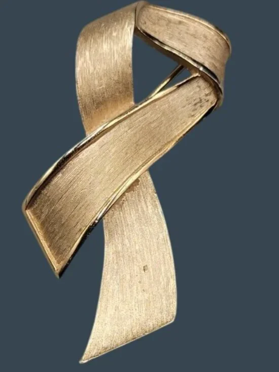 Vintage Crown Trifari Ribbon Brooch Textured Gold Tone Polished Edges
