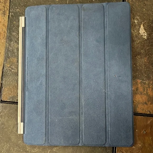 Apple iPad magnetic cover