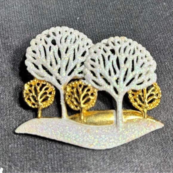 NEW Winter Wonderland Christmas Brooch NWOT   See photos for size and condition
