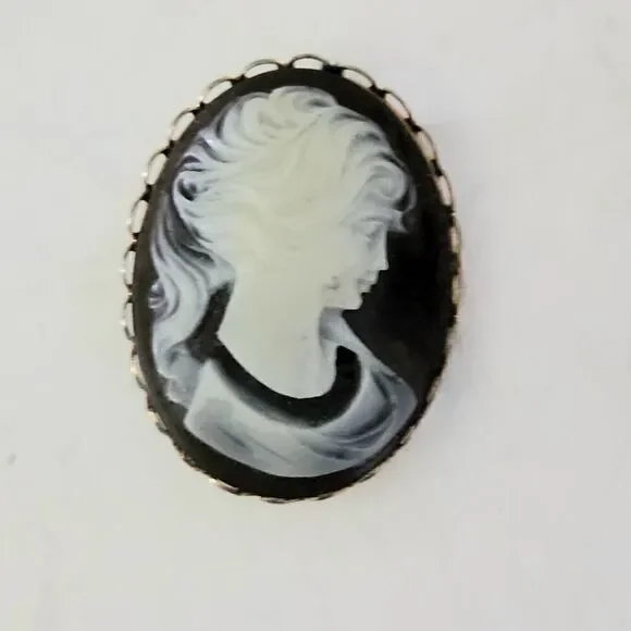Vintage Cameo Brooch goldtone White On Black Unbranded
