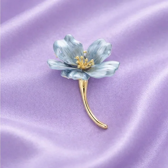 Blue Magnolia Bloom Brooch – Gold Floral Statement Pin